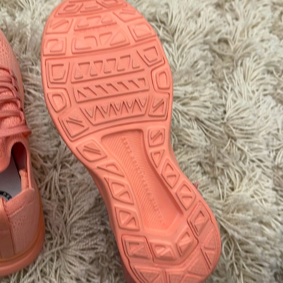 NWOT APL TechLoom BreezeKnit Running Shoe Sneaker Women Size US 5 - Salmon Pink - Picture 4 of 5
